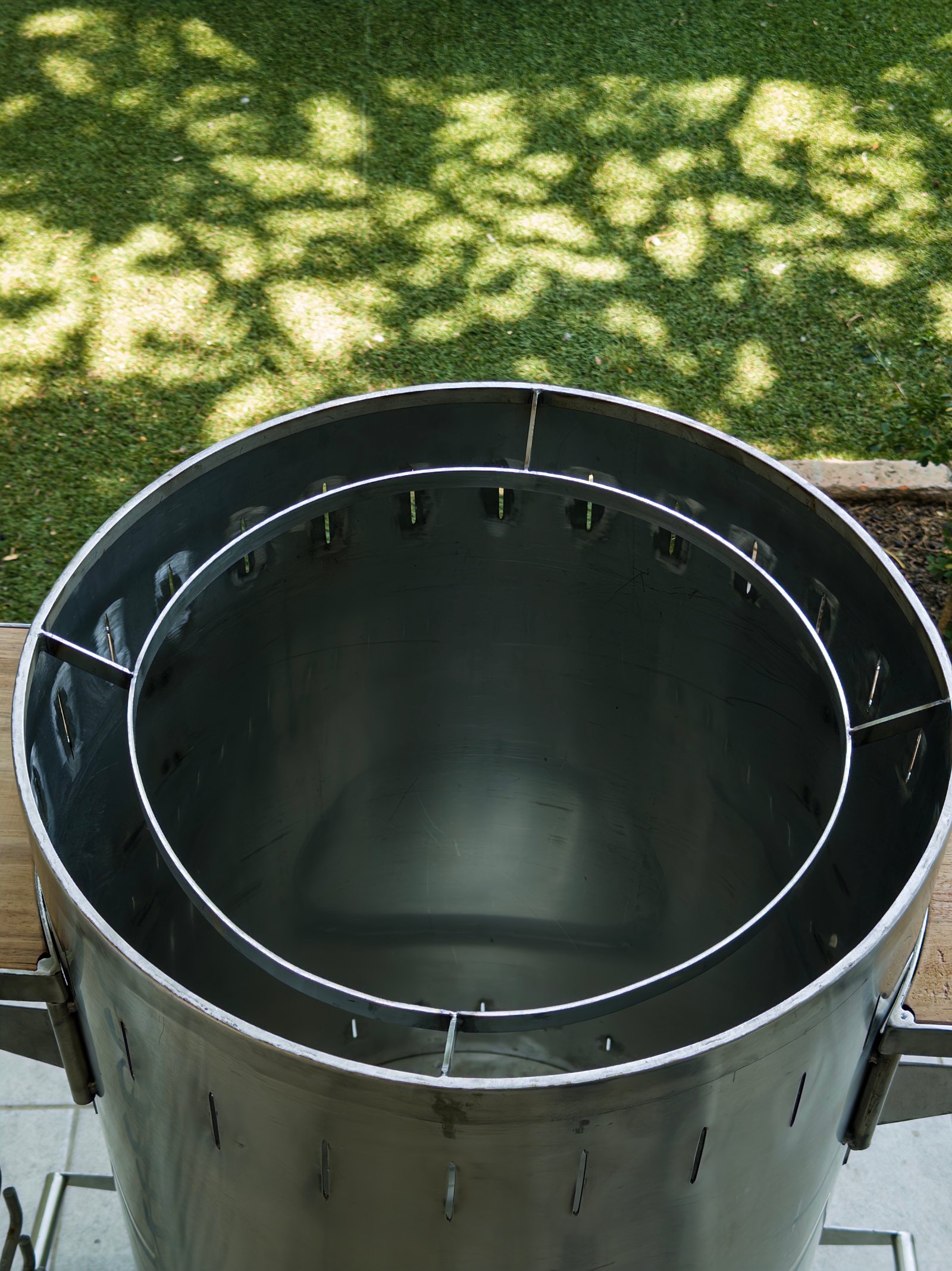 Interior del asador BL Grill — vista superior