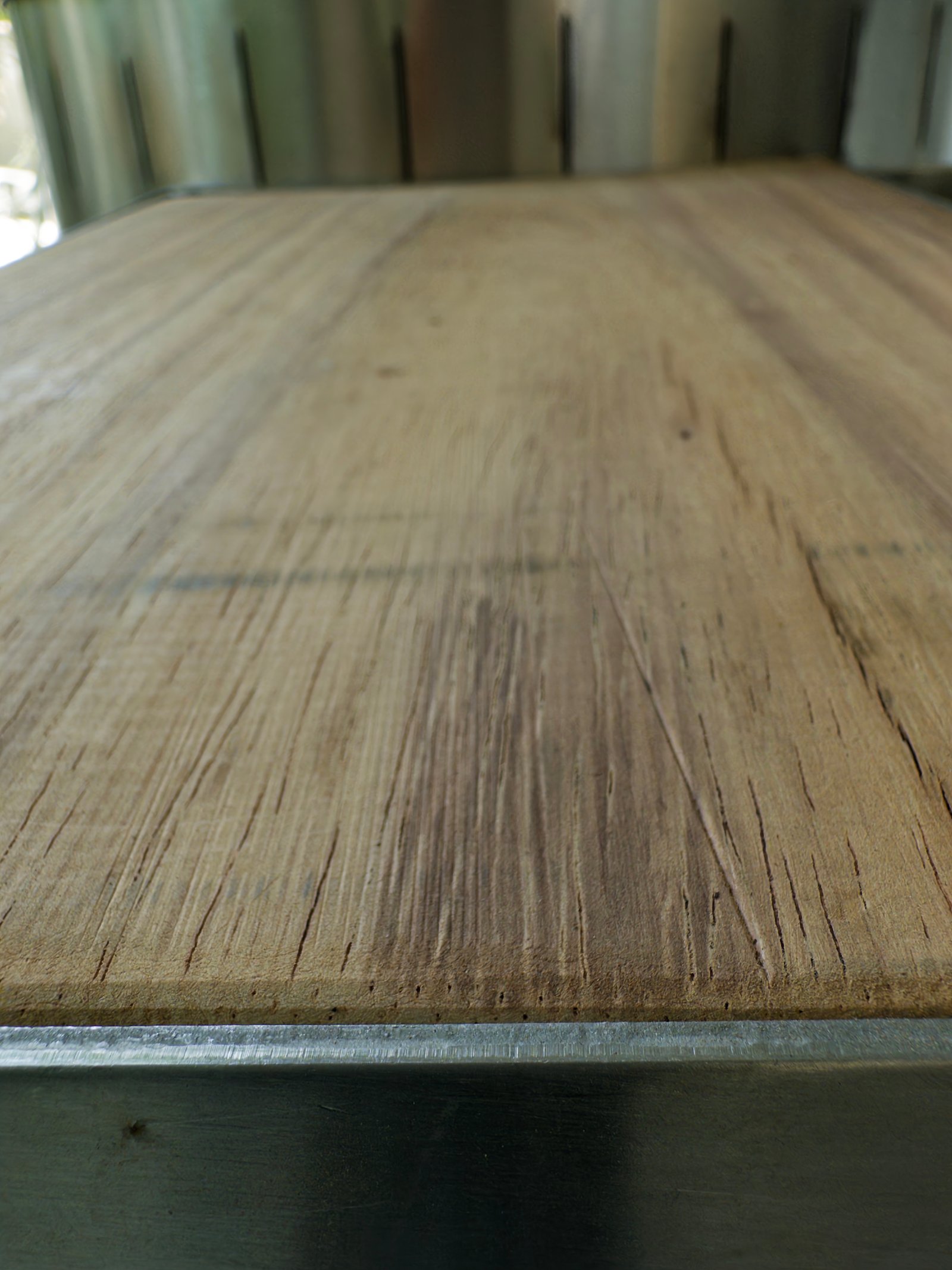 Mesa lateral de madera de parota maciza